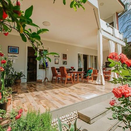 Neli & Zaal Guest House Телаві Екстер'єр фото