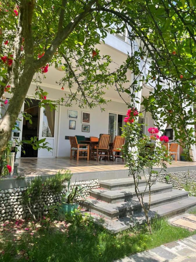 Neli & Zaal Guest House Телаві Екстер'єр фото