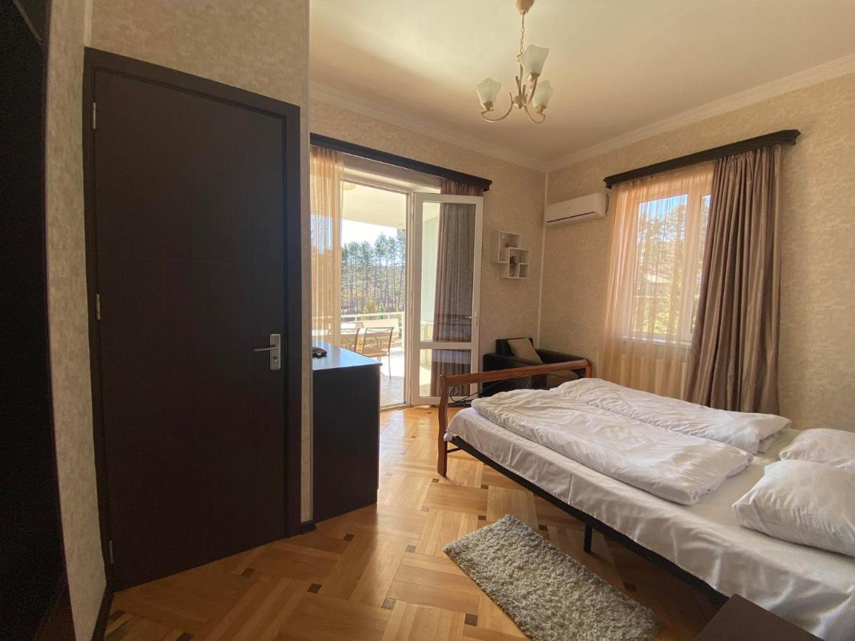 Neli & Zaal Guest House Телаві Екстер'єр фото