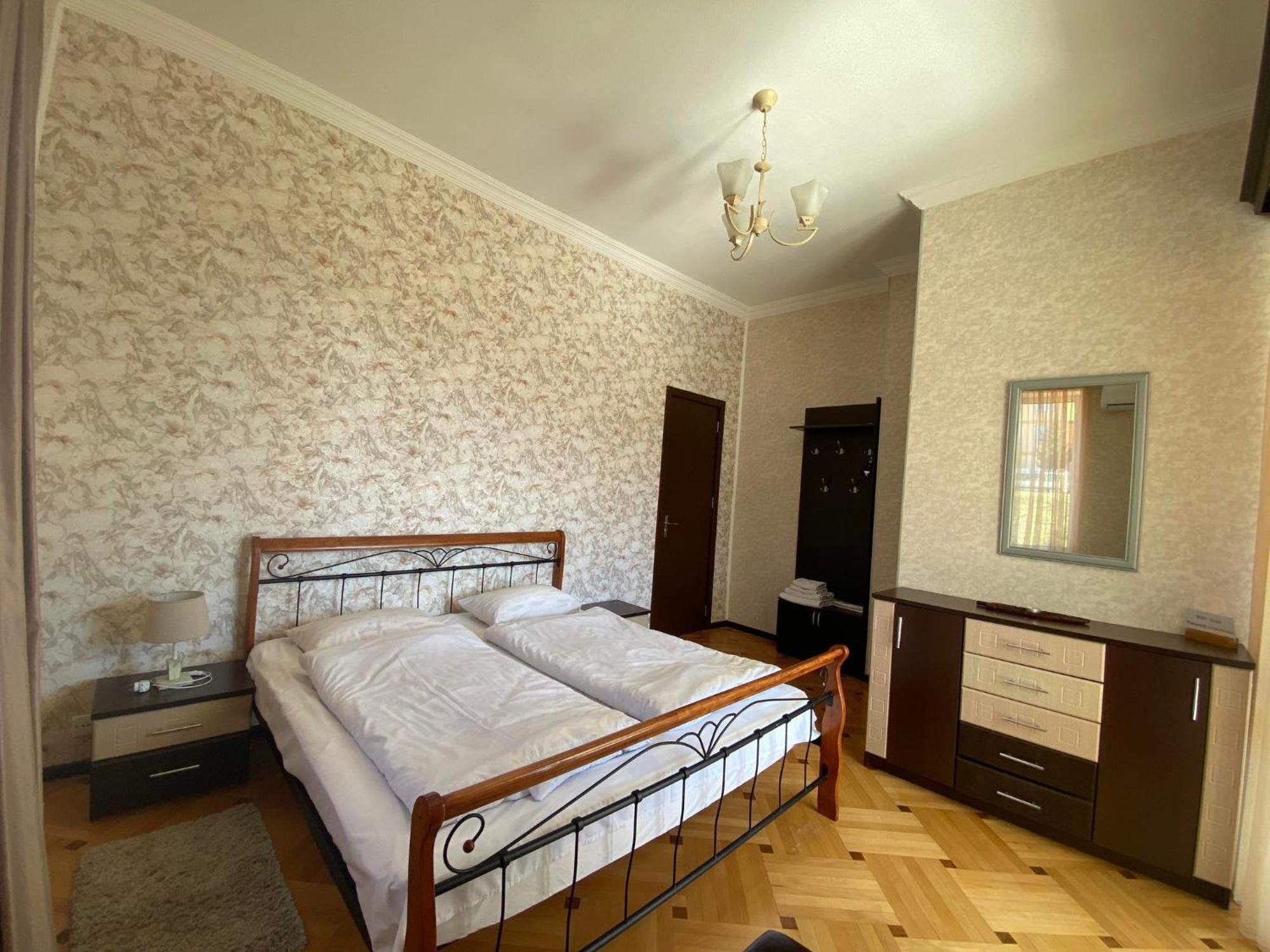Neli & Zaal Guest House Телаві Екстер'єр фото