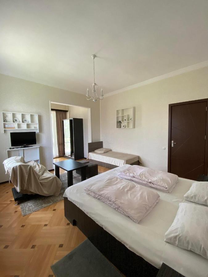 Neli & Zaal Guest House Телаві Екстер'єр фото