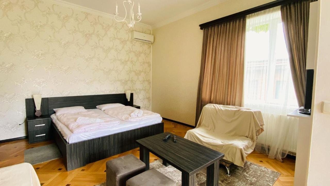 Neli & Zaal Guest House Телаві Екстер'єр фото