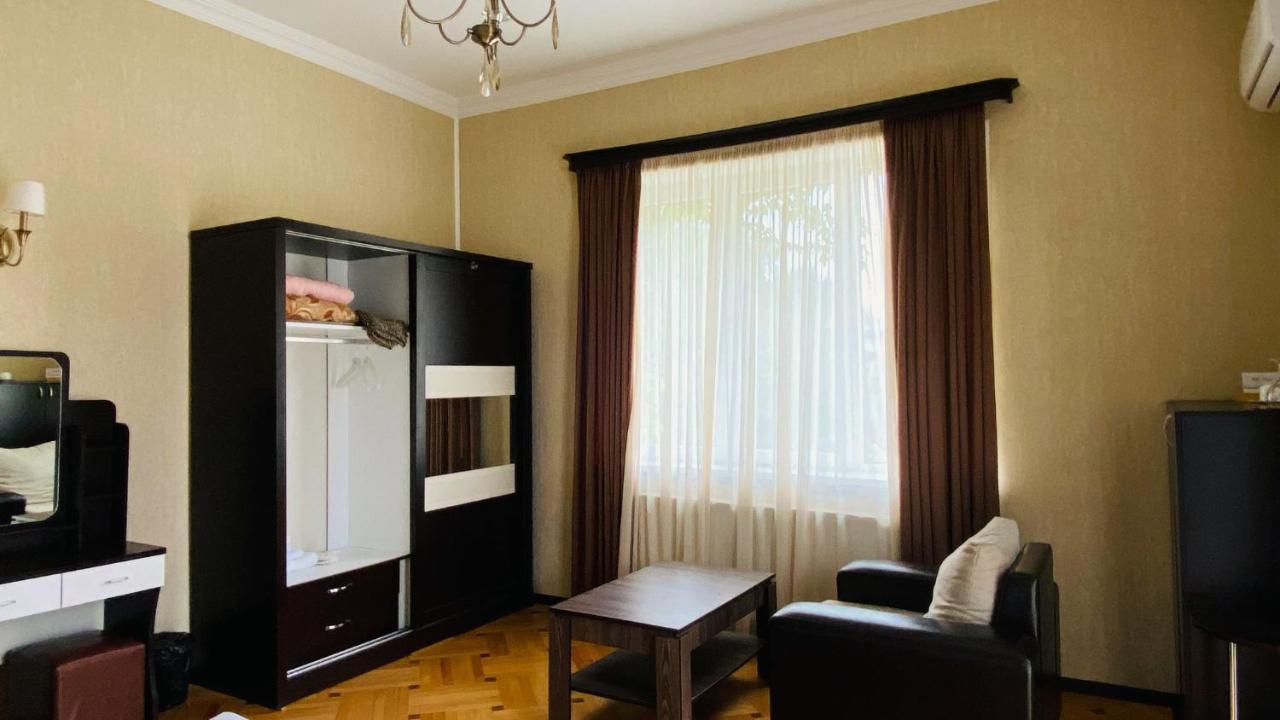 Neli & Zaal Guest House Телаві Екстер'єр фото
