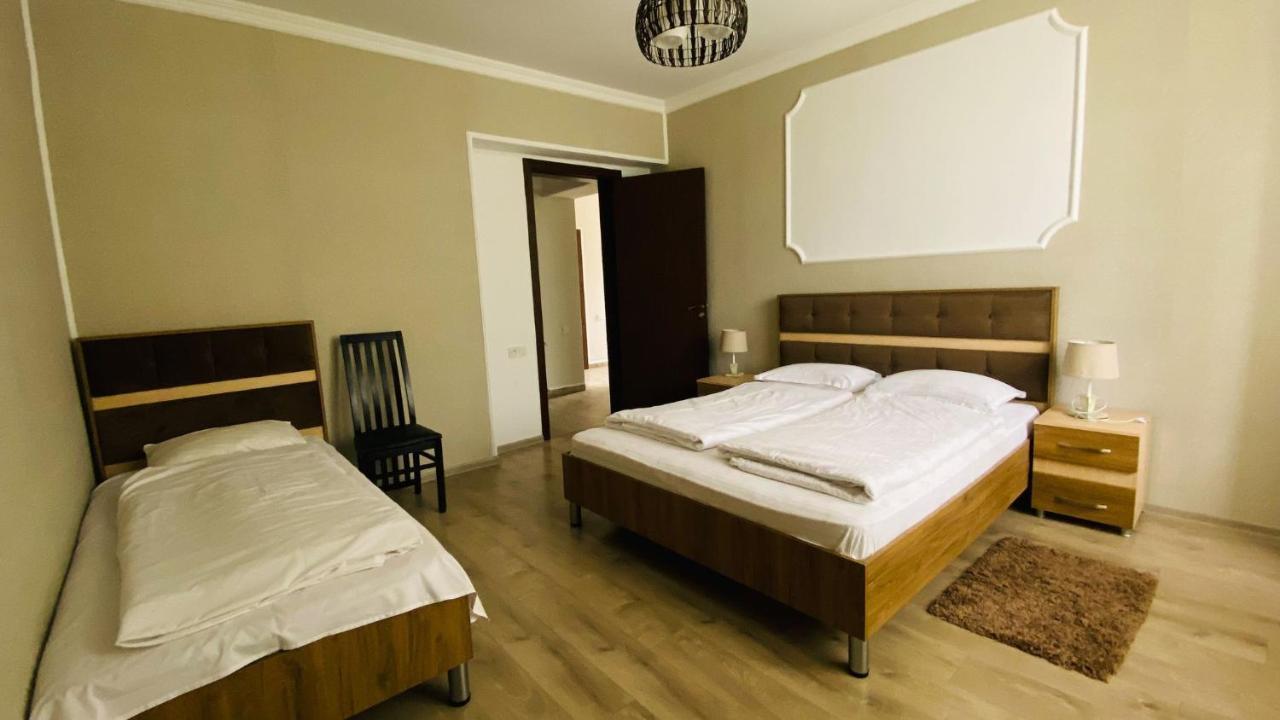 Neli & Zaal Guest House Телаві Екстер'єр фото