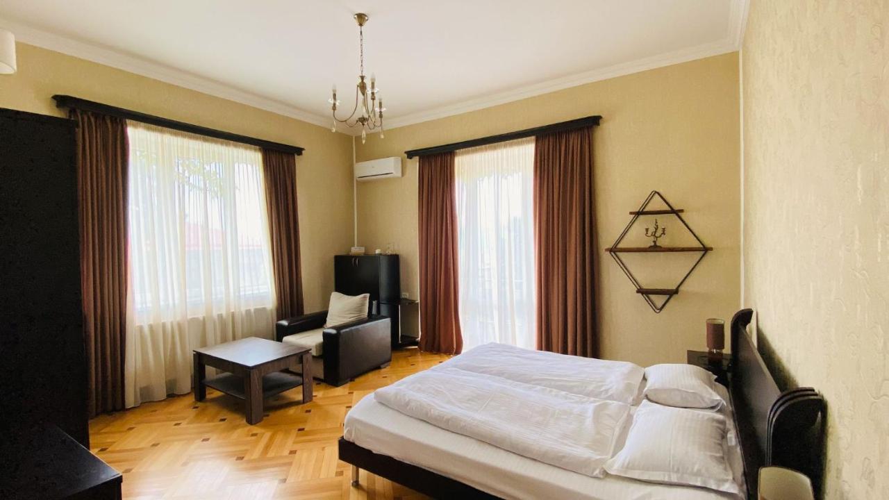 Neli & Zaal Guest House Телаві Екстер'єр фото