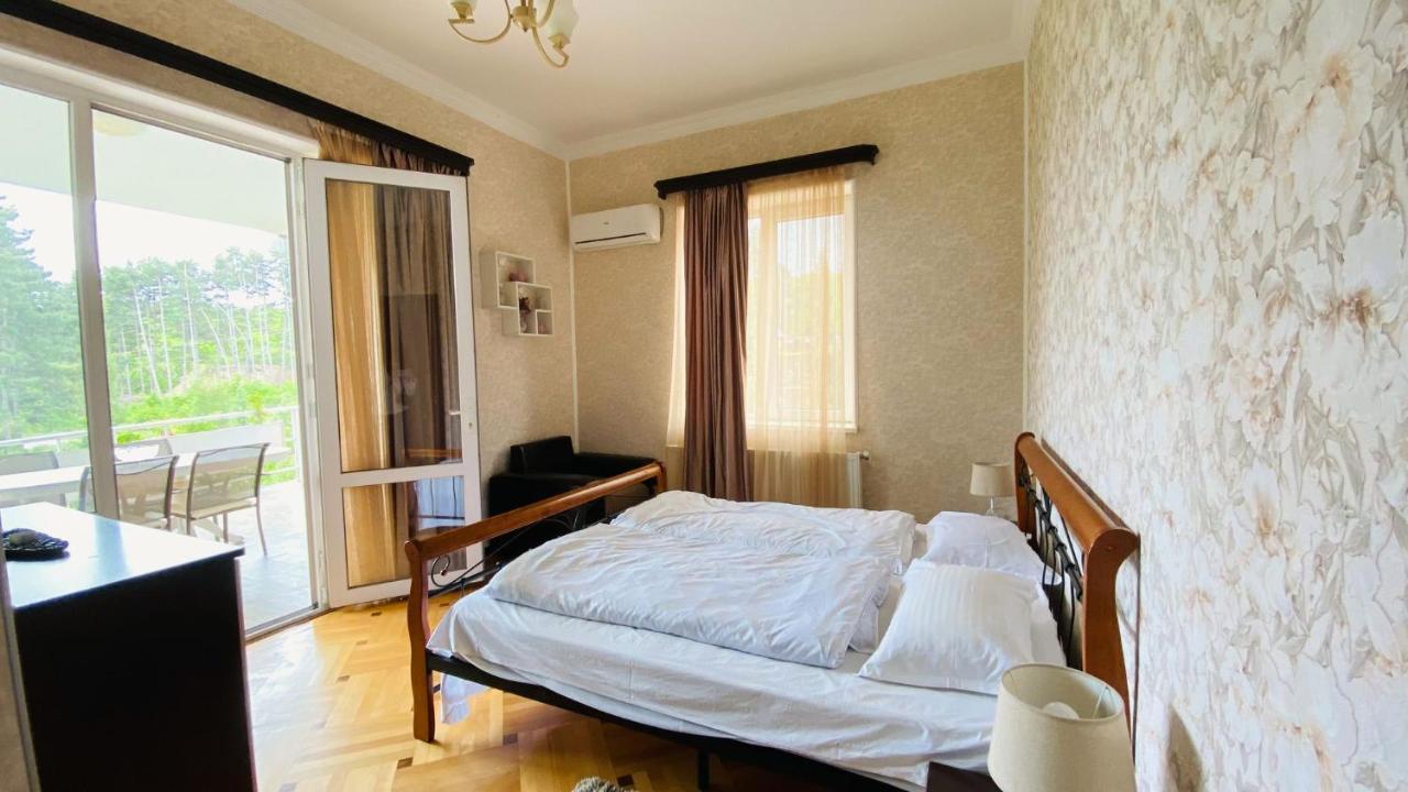 Neli & Zaal Guest House Телаві Екстер'єр фото