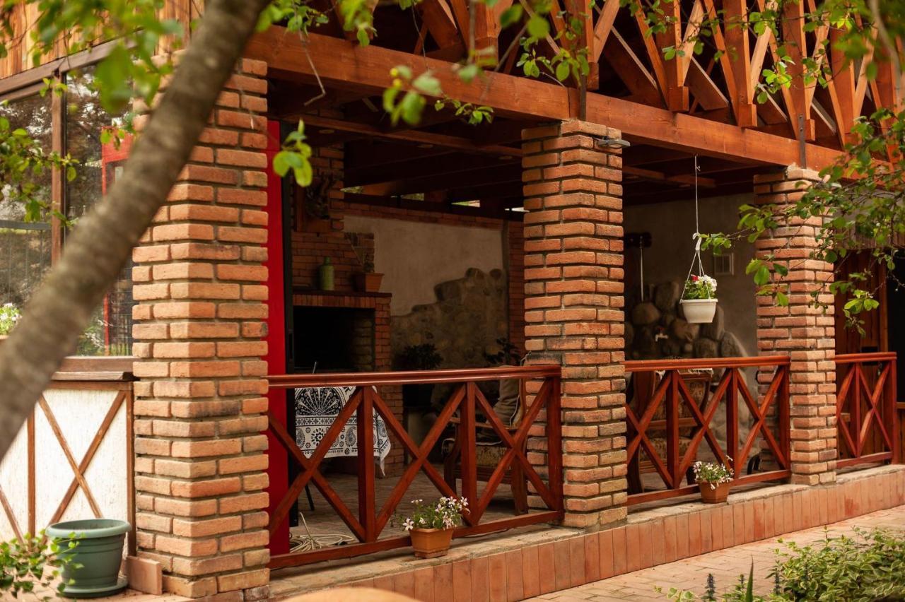Neli & Zaal Guest House Телаві Екстер'єр фото
