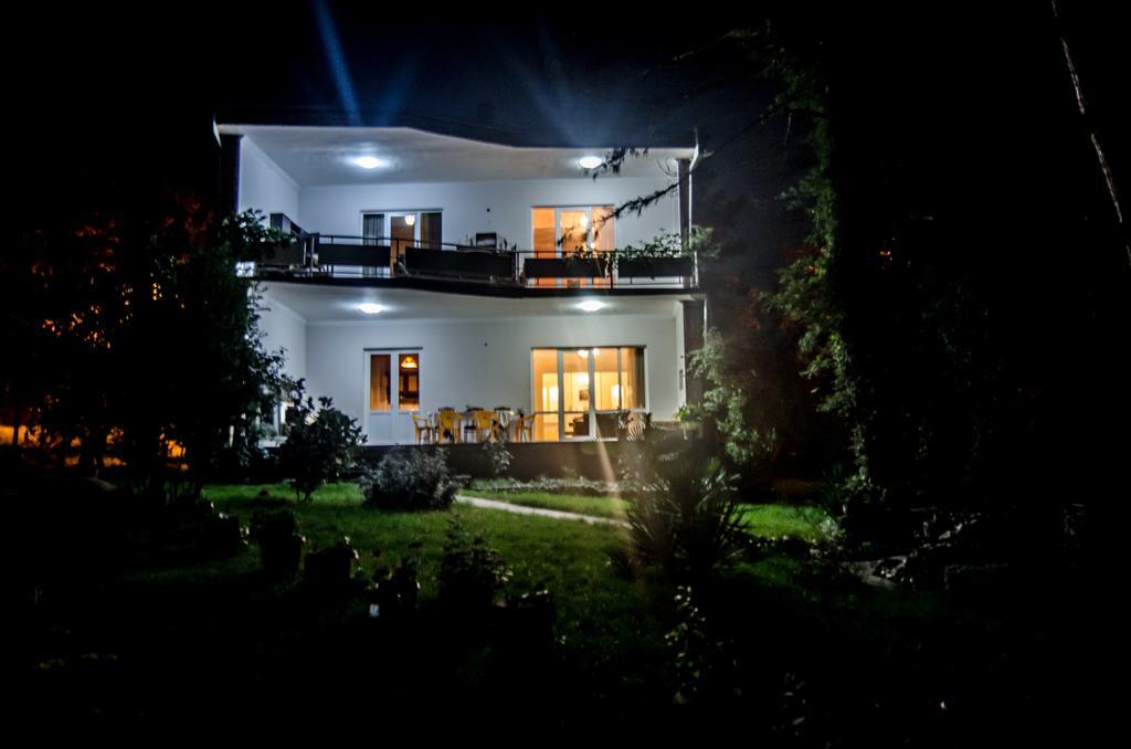 Neli & Zaal Guest House Телаві Екстер'єр фото